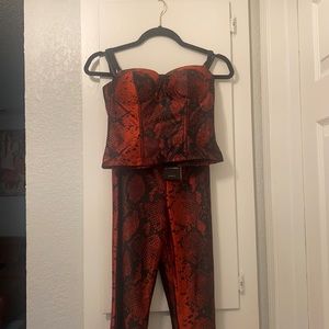 Red snake print set